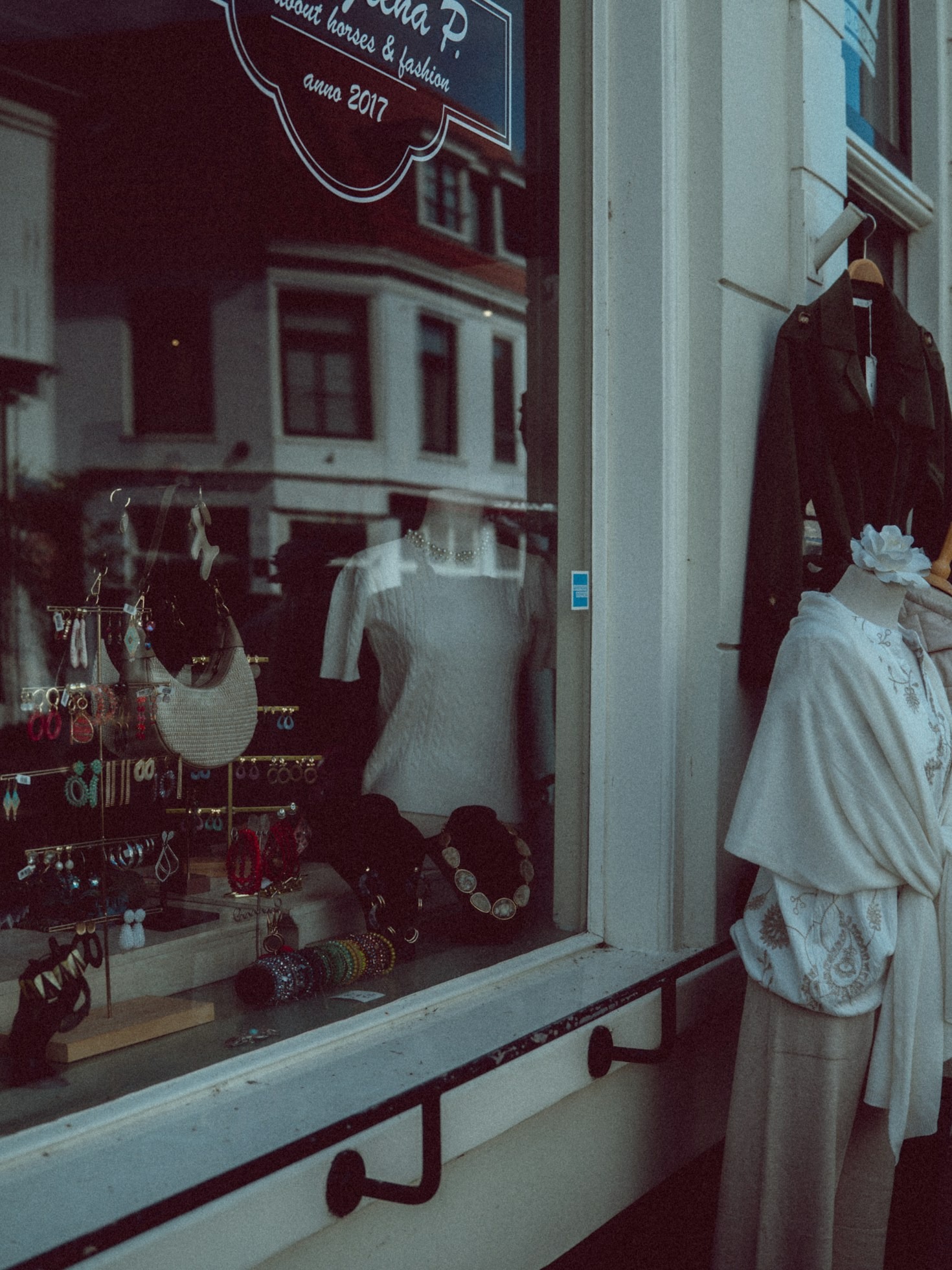 Enhancing Your Wardrobe with Statement Pieces